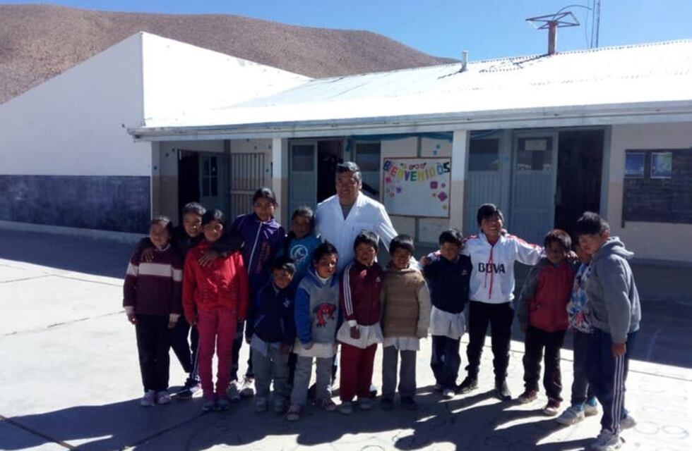 Conocé al maestro salteño que le dio vida a una escuela rural de la Puna
