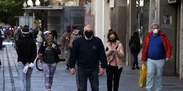 Multas de hasta $72 mil a quien no use tapabocas en la vía pública (Municipalidad de Rosario)