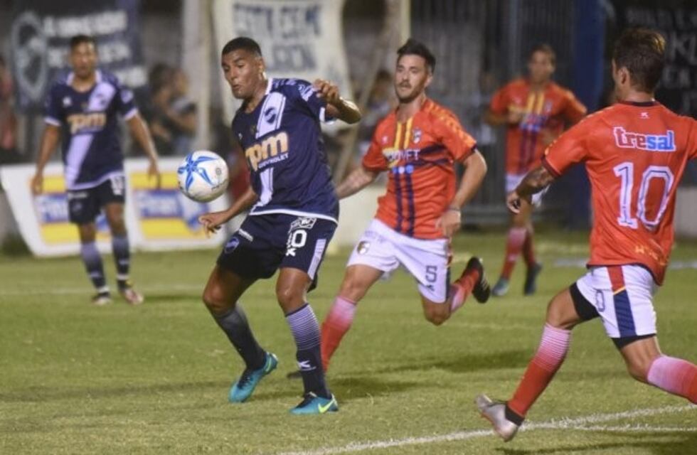 Ben Hur goleó 4 a 0 a Ateneo y se clasificó