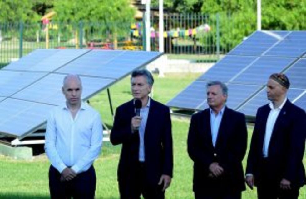 Macri firmó contratos para 16 proyectos de energías renovables por 1.200 millones de dólares