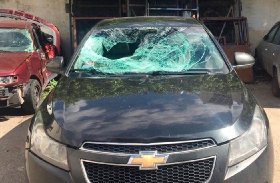 Atropello a un peatón, huyó y lo entregó su padre