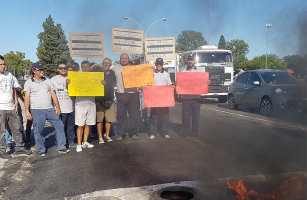 Trabajadores de Fadea protestaron y cortaron la ruta 20