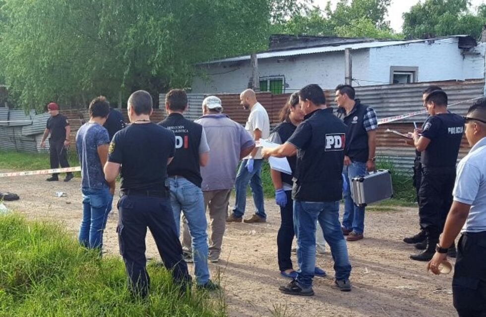 Asesinaron a un adolescente y a un hombre en un barrio santafesino