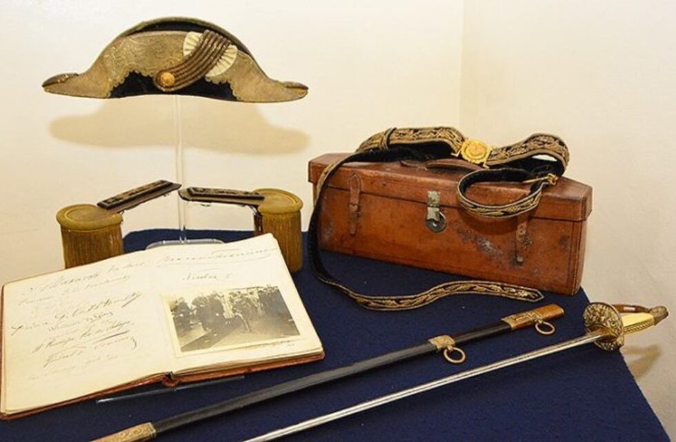 Un uniforme perteneciente al Capitán de Navío Félix Dufourq se suma al Museo Naval Puerto Belgrano