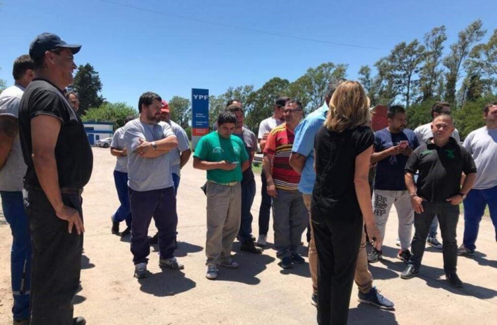 Continúa bloqueada la planta de YPF en Monte Cristo