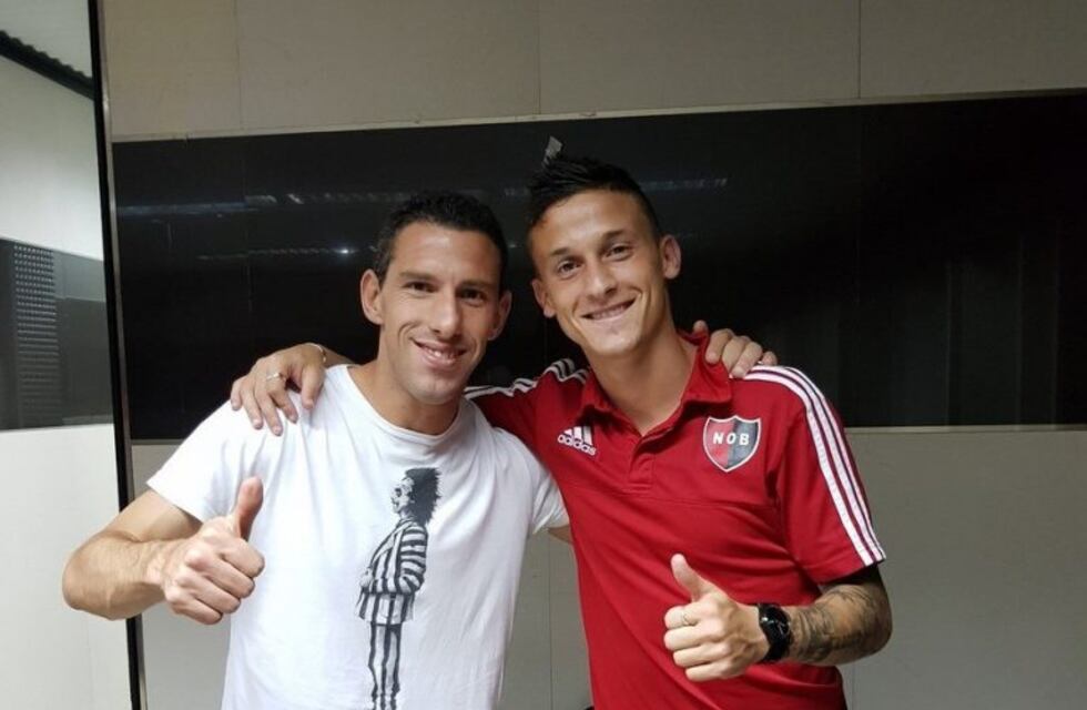 Maxi Rodríguez compartió el triunfo de Newell's ante River con sus ex compañeros