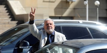 Julio De Vido firmó su libertad en los tribunales de Comodoro Py, (Clarín)