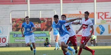 Bruno Sepúlveda hizo triplete para que el Celeste trepe a la punta\u002E Y se quede allí\u002E