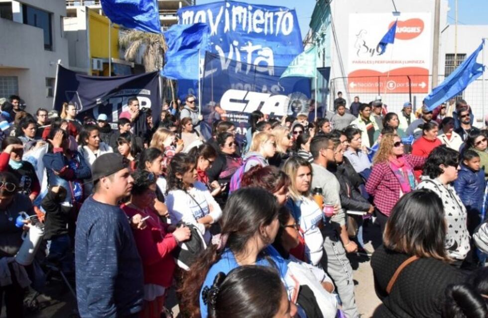 Contra el ajuste: gremios nicoleños marcharon a Plaza Mitre en una jornada con poco movimiento