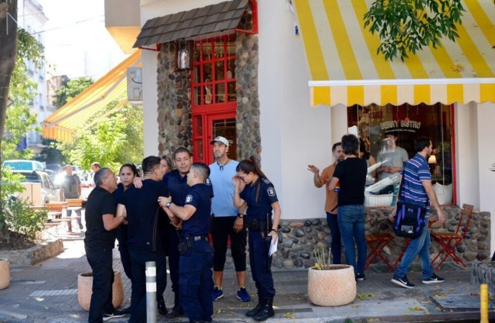 Otro caso de violencia entre vecinos: le taparon el garaje y el dueño salió con un cuchillo