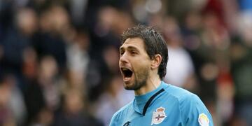 GRA305\u002E A CORUu00d1A, 12/03/2017\u002E- El portero argentino del Deportivo de la Coruu00f1a Germu00e1n Lux celebra el gol de su equipo al FC Barcelona durante el partido correspondiente a la vigu00e9simo su00e9ptima jornada de LaLiga Santander disputado en el estadio de Riazor\u002E EFE/Lavandeira jr espau00f1a german lux campeonato torneo liga espau00f1ola espau00f1ol futbol futbolistas partido barcelona deportivo la coruu00f1a