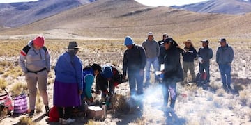 Tributo a la Pachamama, en las montañas de Jujuy