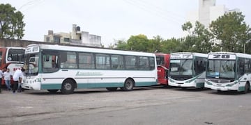 Colectivos de Paraná: empresarios analizan despedir al menos a 100 trabajadores