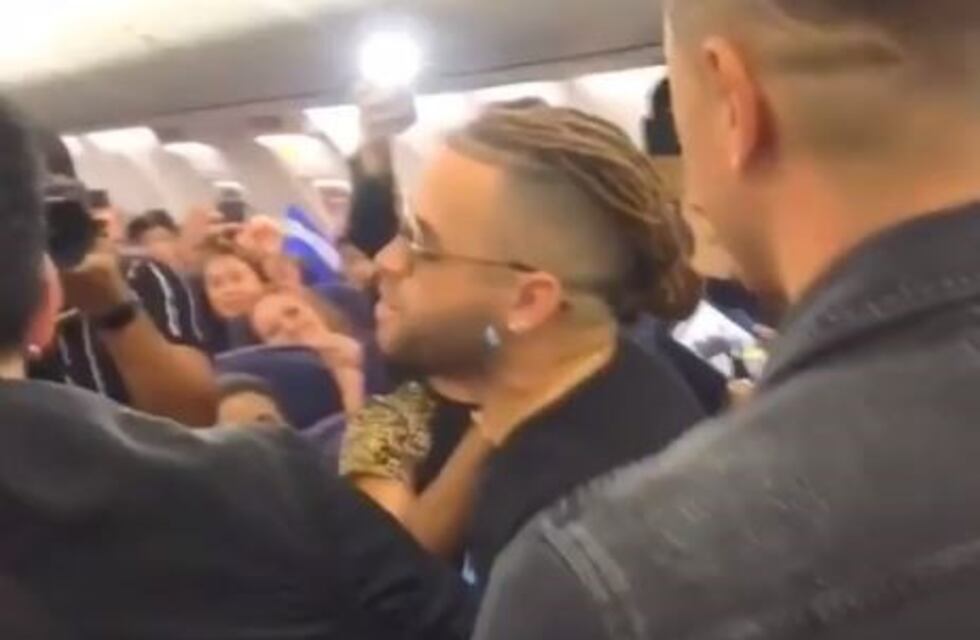 Nacho y Joey Montana dieron un show en un avión