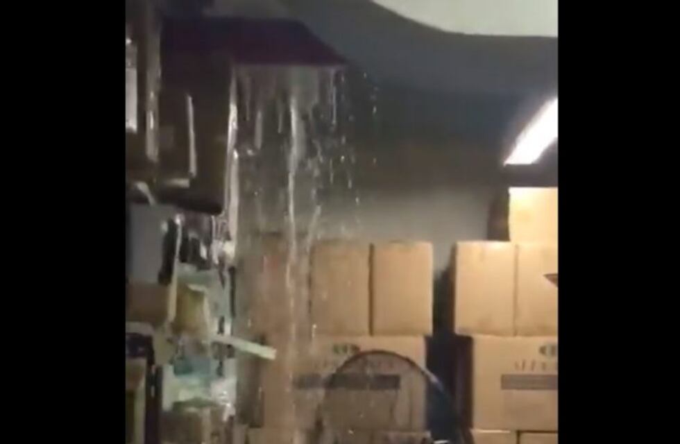 Se inundó la farmacia del Notti durante la tormenta de anoche