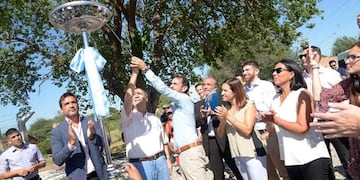 El Gobernador Juan Schiaretti inauguró la obra de gas y fibra óptica en Villa San Isidro