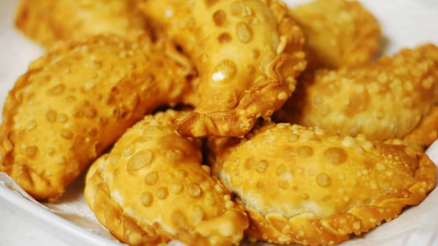 En Chaco un hombre hizo empanadas fritas al sol y lo mostró en TikTok.