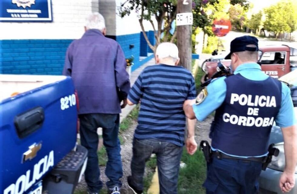 Detuvieron a dos hombres con dólares falsos