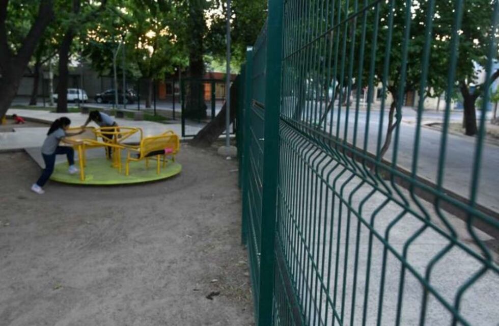 La dejaron encerrada en una plaza, se lastimó al salir y la Justicia la considera culpable