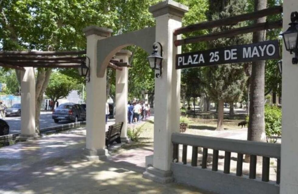 Un ex funcionario condenado por la muerte de una niña sigue trabajando en la comuna