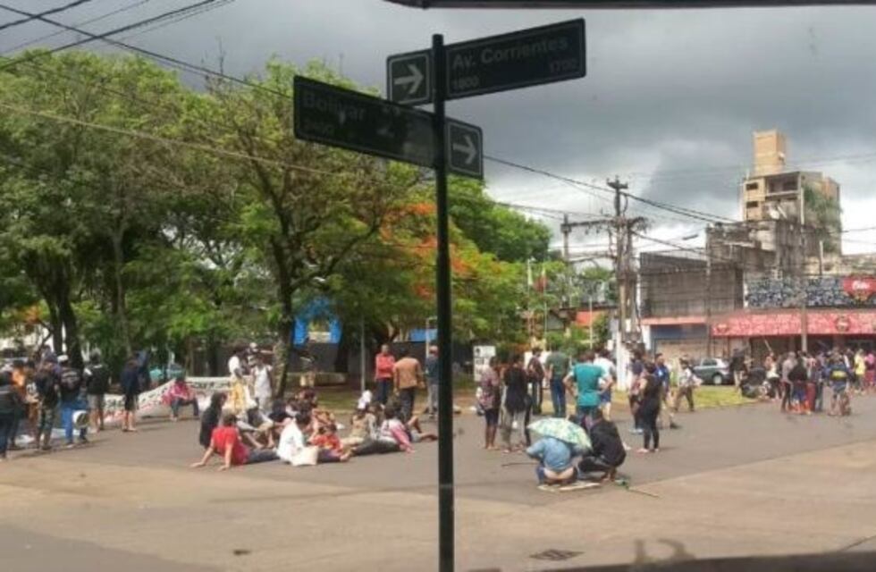 Día de furia en Posadas: piqueteros agredieron a automovilistas