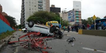El accidente ocurrió en una de las colectoras de egreso a la Terminal de Ómnibus de Córdoba\u002E