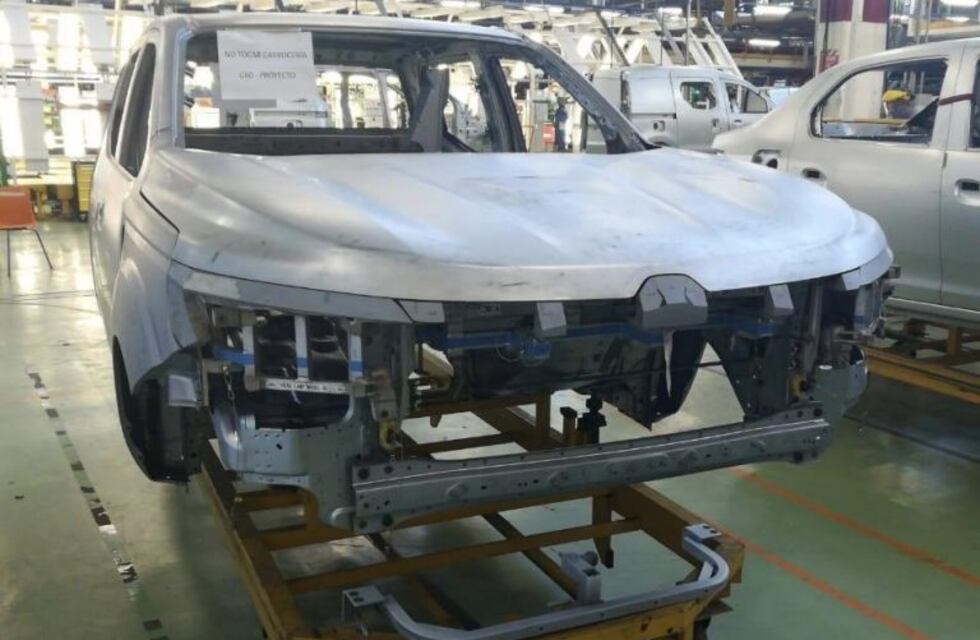 Renault mostró el primer prototipo de la nueva pick up Alaskan en su planta de Córdoba