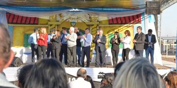 Peppo y autoridades comunales celebraron, además, el Día de la Independencia\u002E (Prensa Gobierno del Chaco)