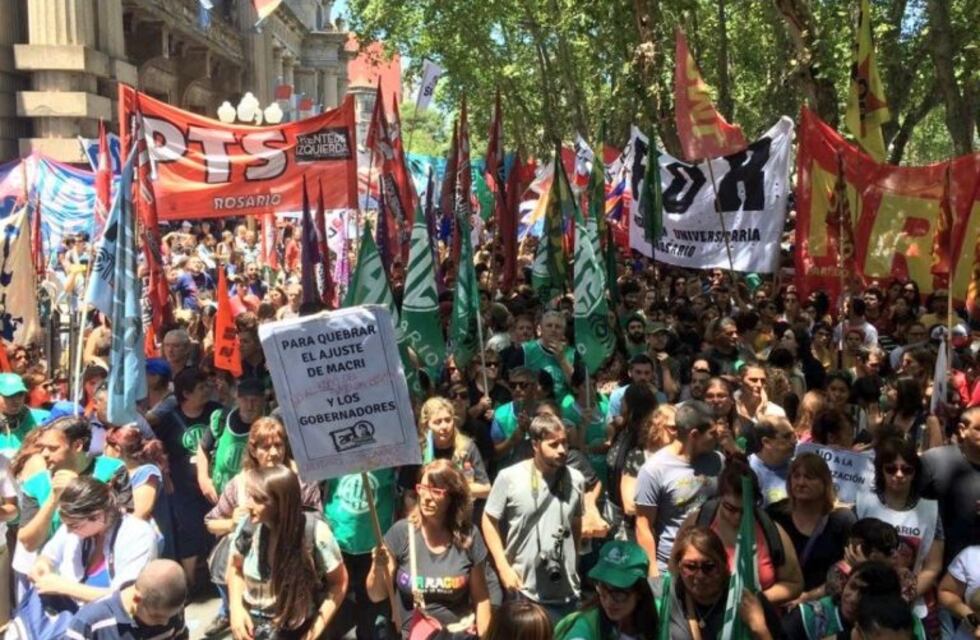 El paro se hace sentir en Rosario con locales cerrados y sin bancos