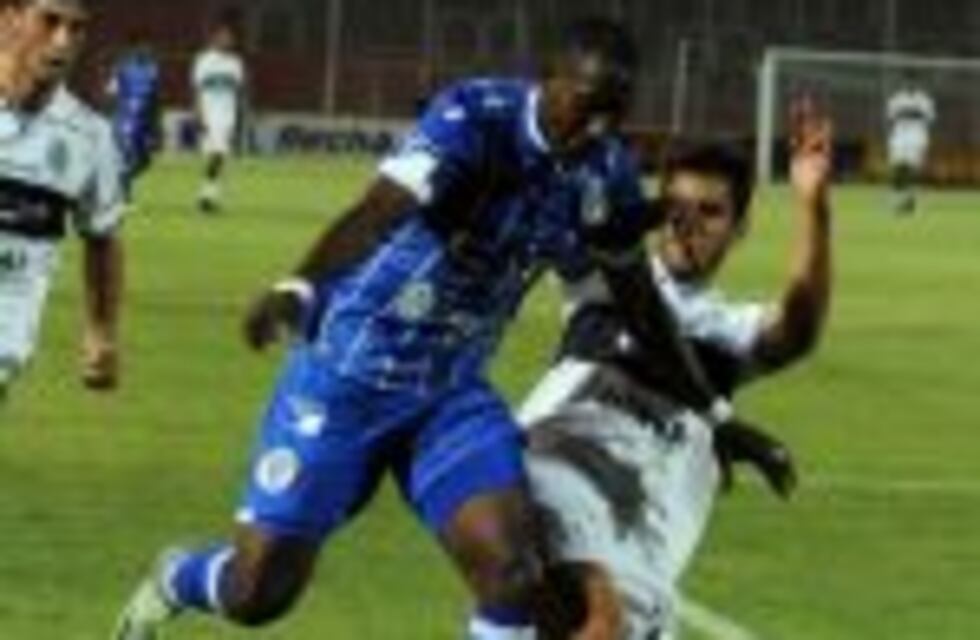 Godoy Cruz fue goleado por el "Lobo" platense, en la despedida del técnico Méndez
