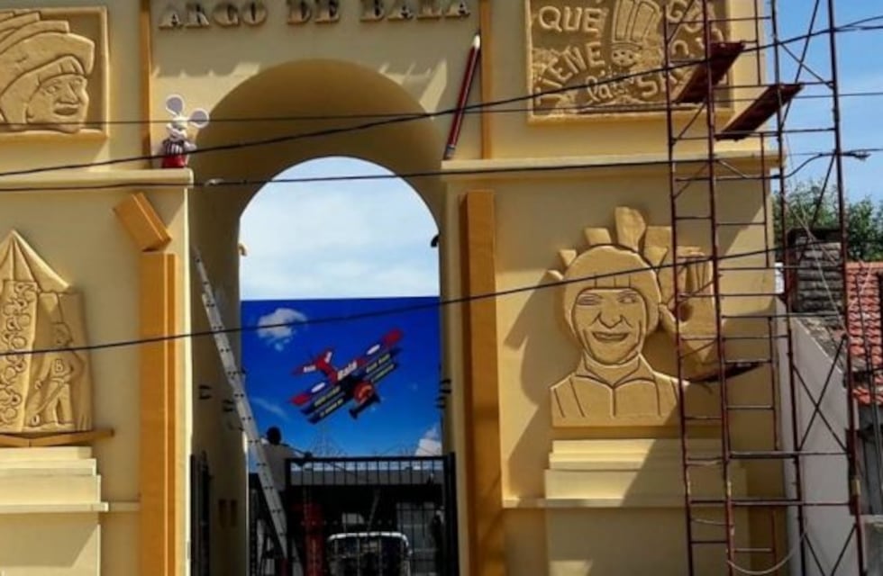 Carlitos Balá quedó retratado en una réplica del Arco del Triunfo