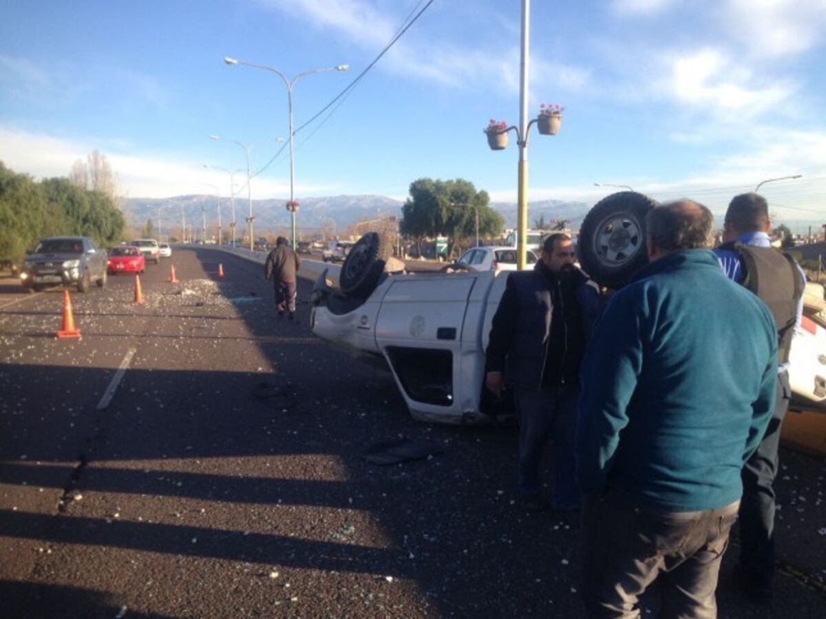 Cinematografico vuelco en Maipu deja una mujer herida\u002E
