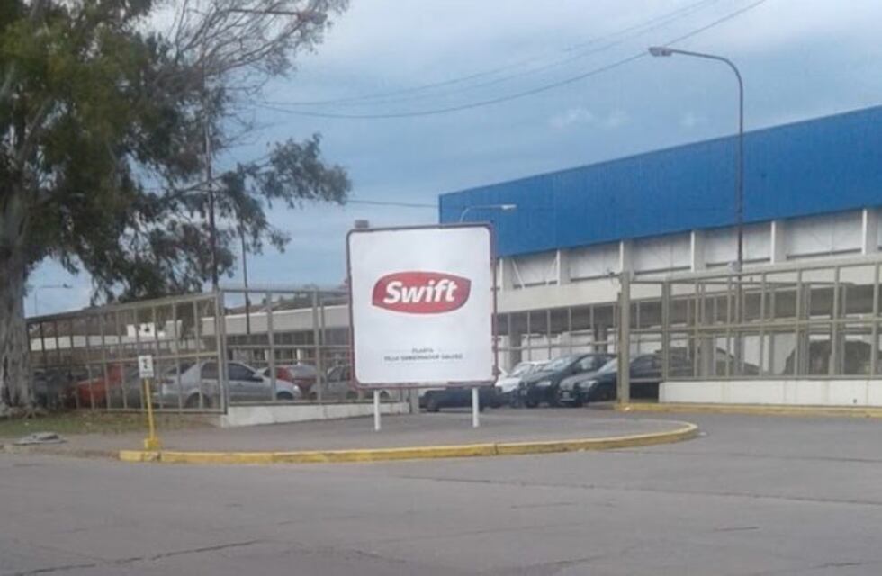 Un empleado del frigorífico Swift quedó internado tras un grave accidente