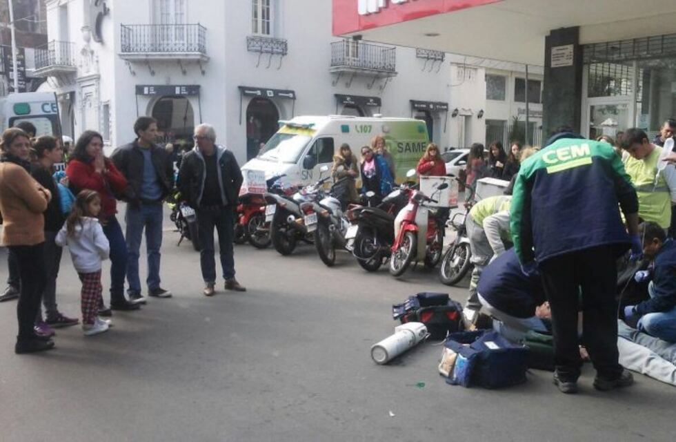 Murió un anciano mientras iba caminando por el centro: se presume que fue por un infarto