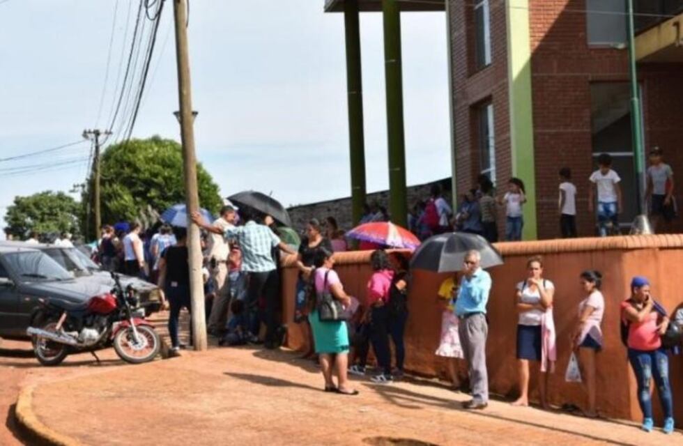 Hasta cinco horas de espera para cobrar en San Pedro