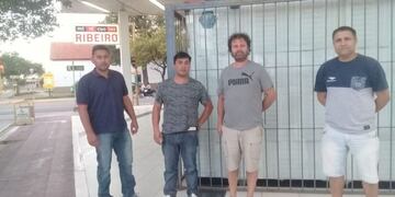 Empleados de Ribeiro Arroyito ante el cierre de la sucursal