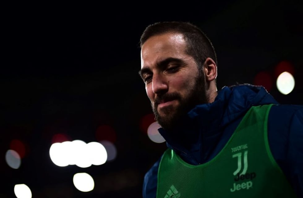 Gonzalo Higuaín, al quirófano por una lesión en su mano izquierda