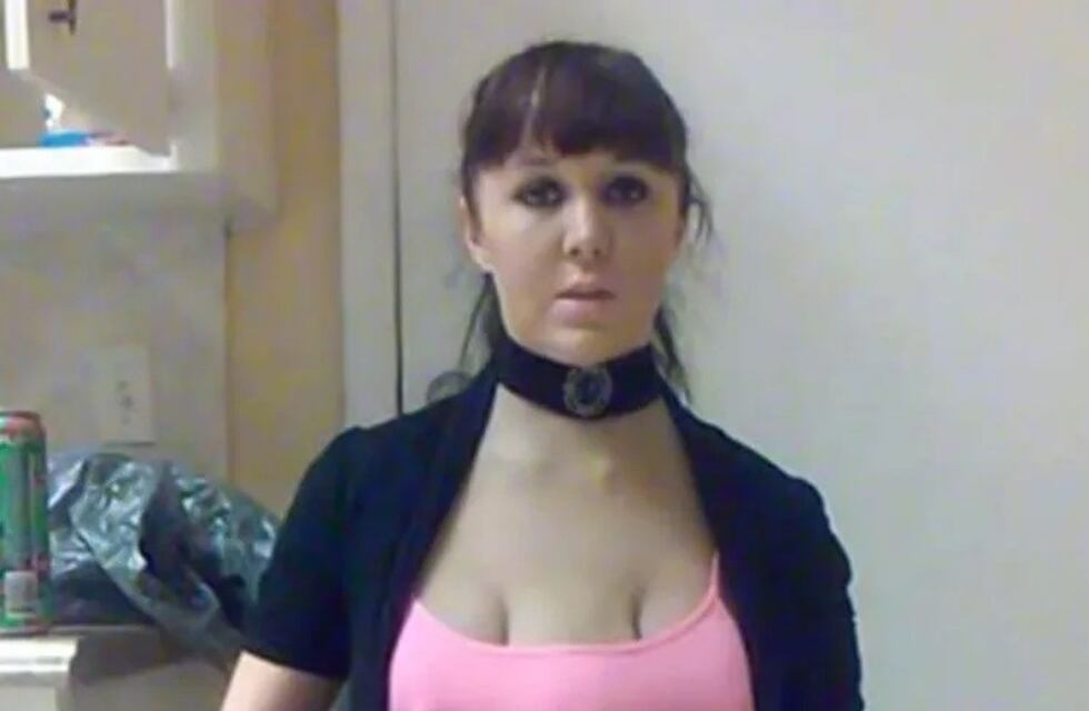 Una mujer pide dinero en internet para colocarse un implante definitivo de tercer pecho