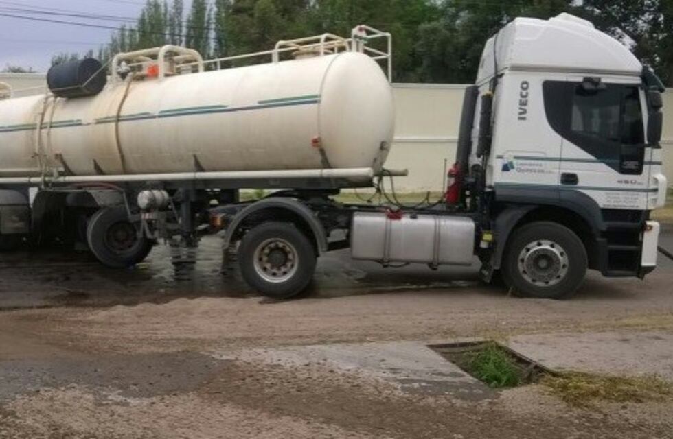 Un camión derramó ocho mil litros de soda cáustica en San Rafael