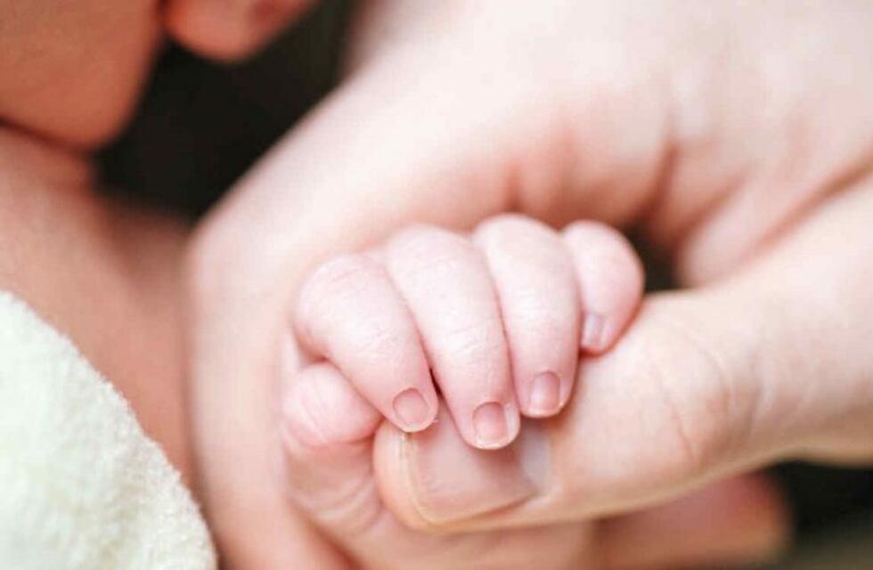 Detuvieron a un hombre que habría golpeado violentamente a una beba