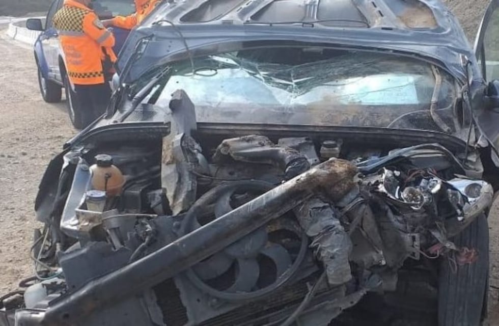 Accidente en la Ruta 34: un vehículo impactó de frente contra el muro de contención