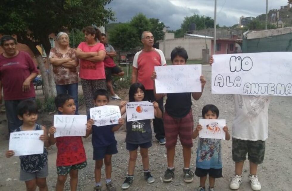 Vecinos se movilizan en contra de la instalación de una antena