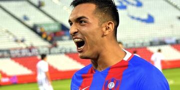 Alfio Oviedo, muy cerca de Newell's\u002E (Archivo)