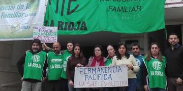 Trabajadores de la SAF La Rioja ocupan el edificio ante siete nuevos despidos
