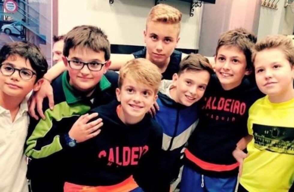 Un grupo de chicos se rapó para acompañar a su amigo con leucemia