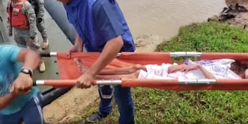 La madre y los tres niños fueron rescatados (Captura)
