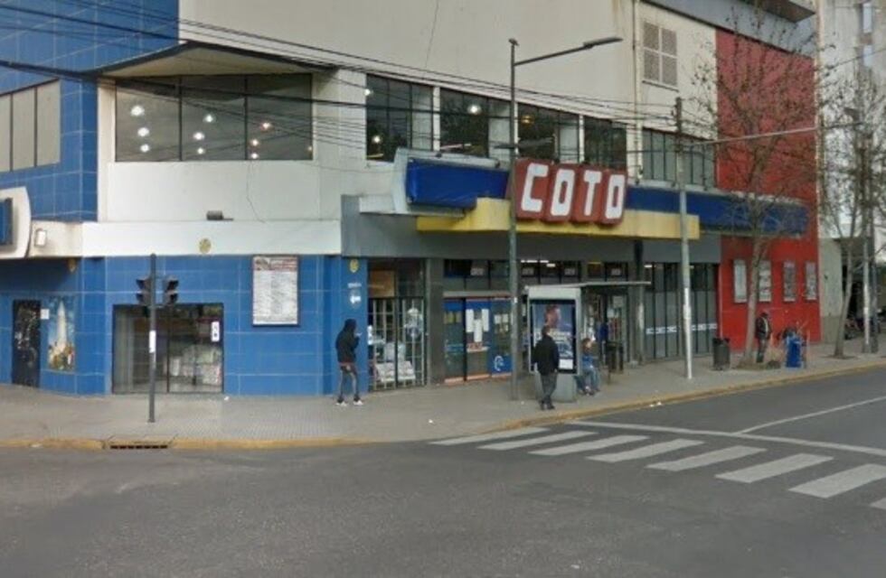 Condenan a Coto a pagarle más de 400 mil pesos a anciana que se resbaló y se fracturó