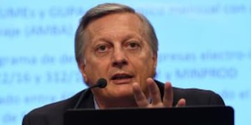 El ministro de Energu00eda y Mineru00eda argentino, Juan Josu00e9u00a0Aranguren, brinda una conferencia de prensa el 31/01/2017 en Buenos Aires, Argentina. El Gobierno incrementu00f3u00a0entre 60 y 148 por ciento las tarifas de la energu00eda elu00e9ctrica a casi un tercio de los habita