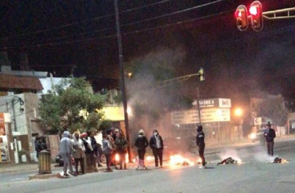 Trasladaron a 21 detenidos tras una protesta por hacinamiento en Santa Fe