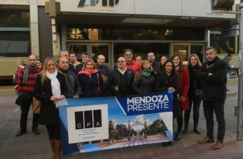 Contadores autoconvocados se movilizan en Mendoza